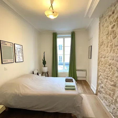 Vaste Avec à Vos Pieds *